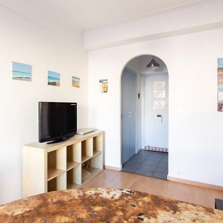 Nice Center - Bright Studio Balcony Wifi & Aircon Apartment Exterior photo