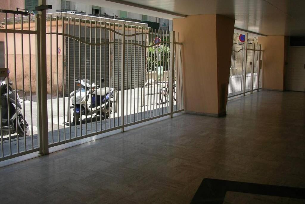 Nice Center - Bright Studio Balcony Wifi & Aircon Apartment Exterior photo