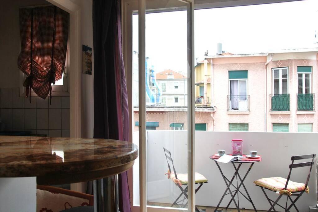 Nice Center - Bright Studio Balcony Wifi & Aircon Apartment Exterior photo