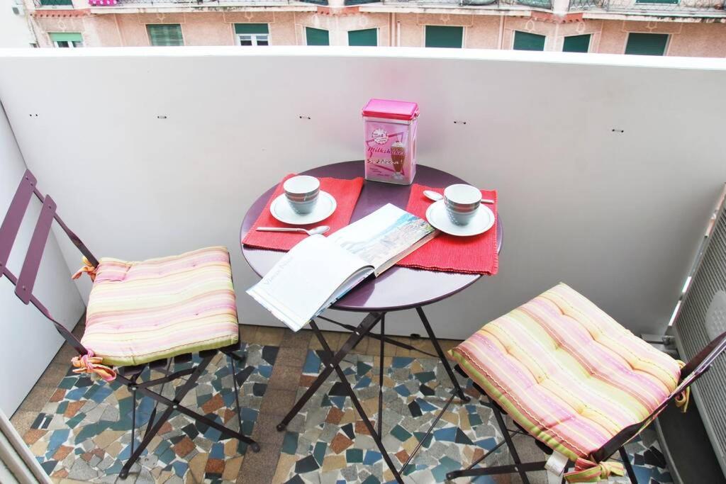 Nice Center - Bright Studio Balcony Wifi & Aircon Apartment Exterior photo