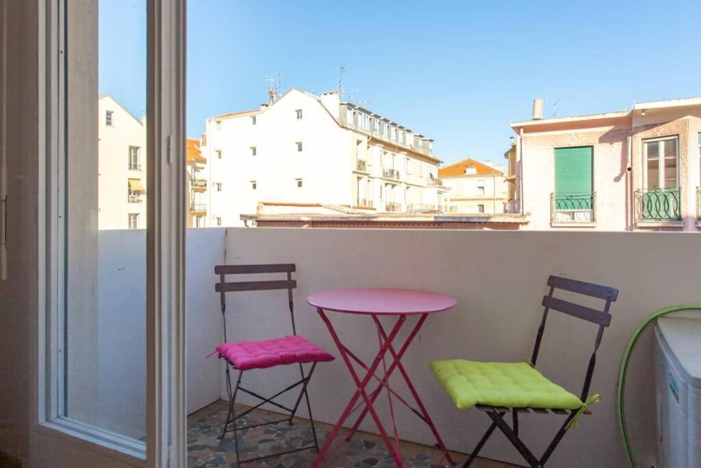 Nice Center - Bright Studio Balcony Wifi & Aircon Apartment Exterior photo
