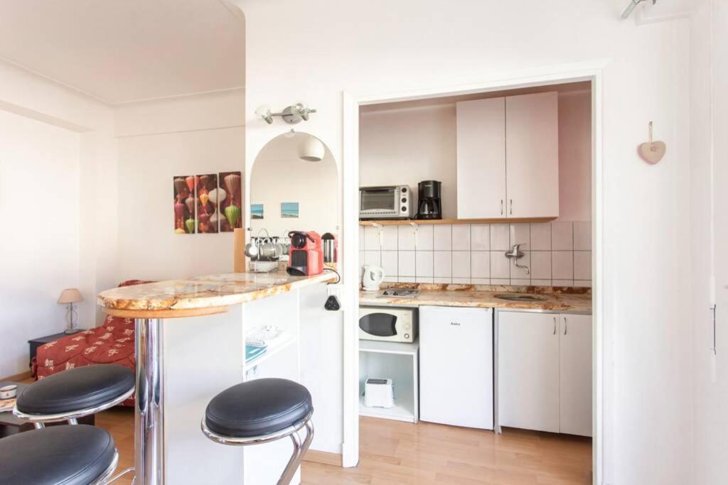 Nice Center - Bright Studio Balcony Wifi & Aircon Apartment Exterior photo