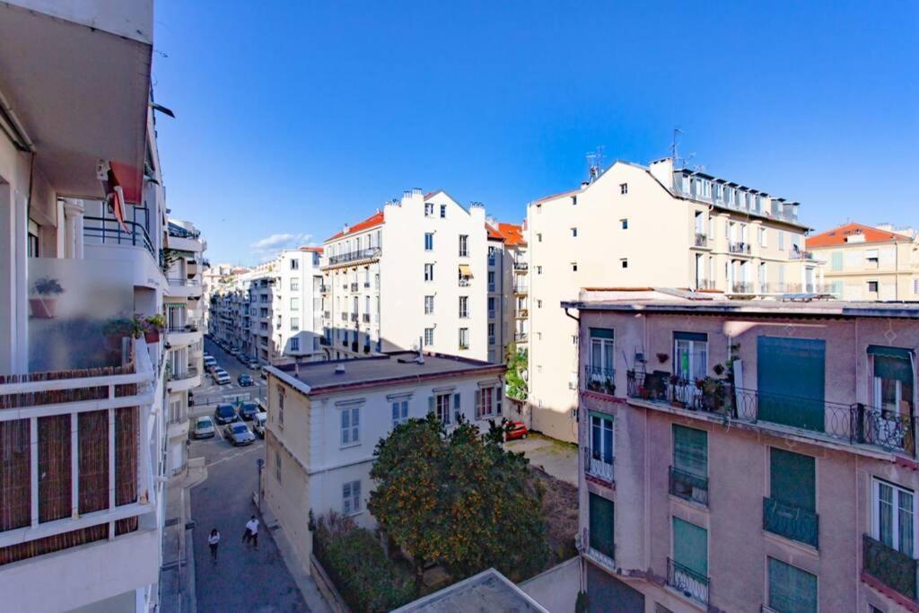 Nice Center - Bright Studio Balcony Wifi & Aircon Apartment Exterior photo